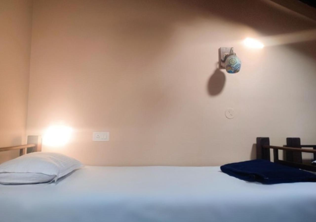 The Funky Monkey Hostel Andžuna Pokoj fotografie